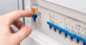 cach thay the cau dao tu dong