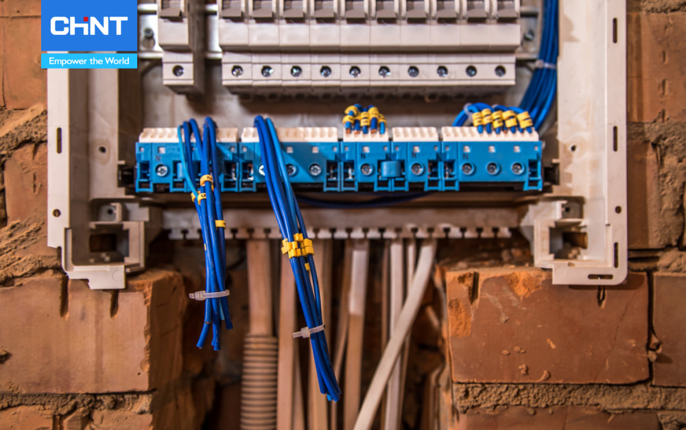 Thiết bị cầu dao tự động cho gia đình – CHINT Việt Nam 2 cau-dao-tu-dong-bao-ve-he-thong-dien-khoi-cac-su-co-sut-ap-ngan-mach-qua-tai-chint