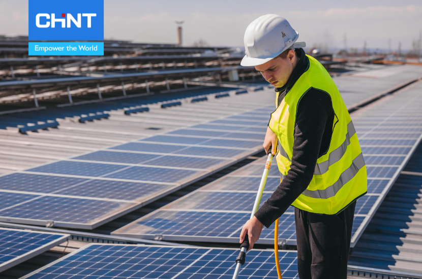 lam the nao de ve sinh cac tam pin nang luong mat troi chint 1