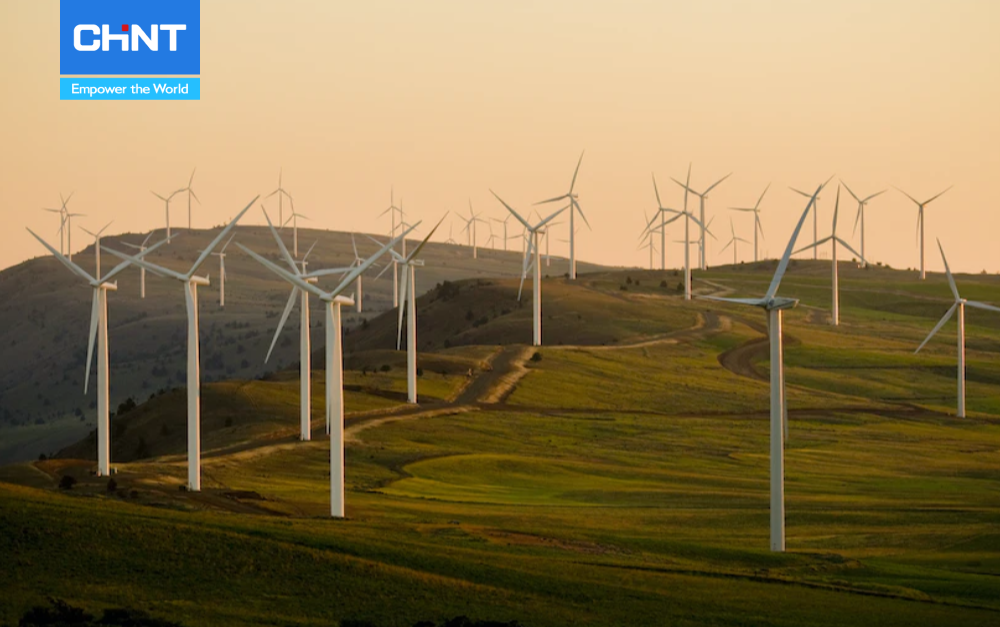 ứng dụng của năng lượng gió được lắp đặt ở khu đất trống nhiều gió