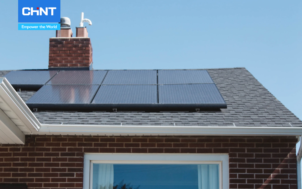 Điểm Qua Các Loại Tấm Pin Năng Lượng Mặt Trời Trên Thị Trường 4 các loại tấm pin năng lượng mặt trời được lắp đặt tích hợp với mái nhà