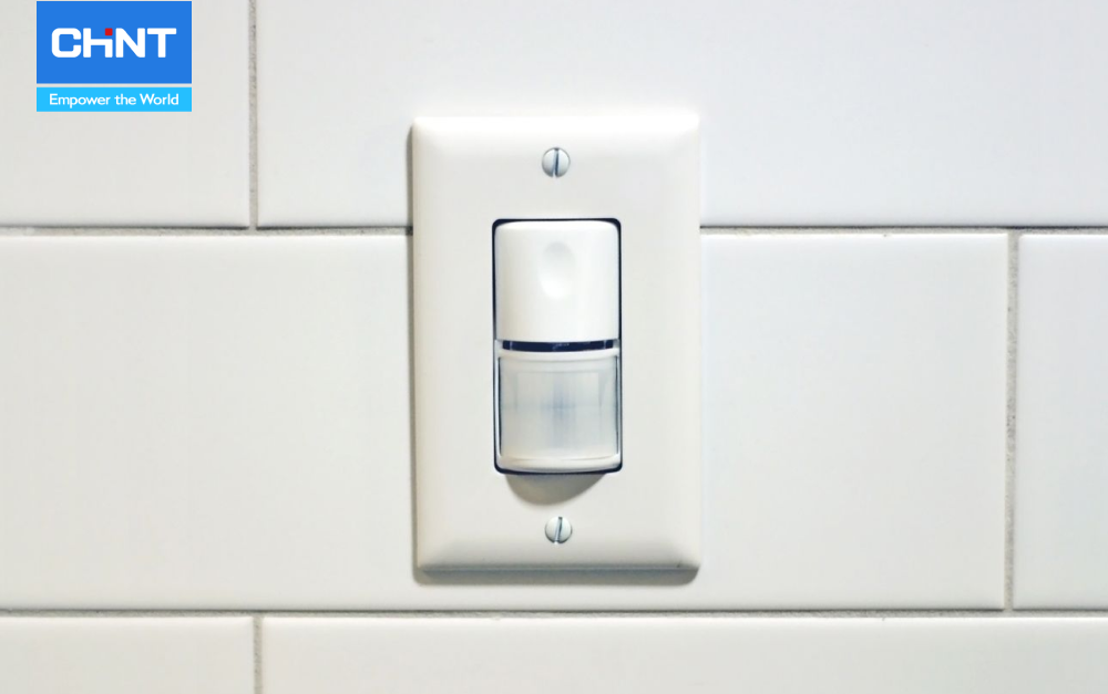 Công tắc điện thông minh an toàn cho cả gia đình 4 Công tắc điện thông minh cảm ứng ánh sáng và chuyển động