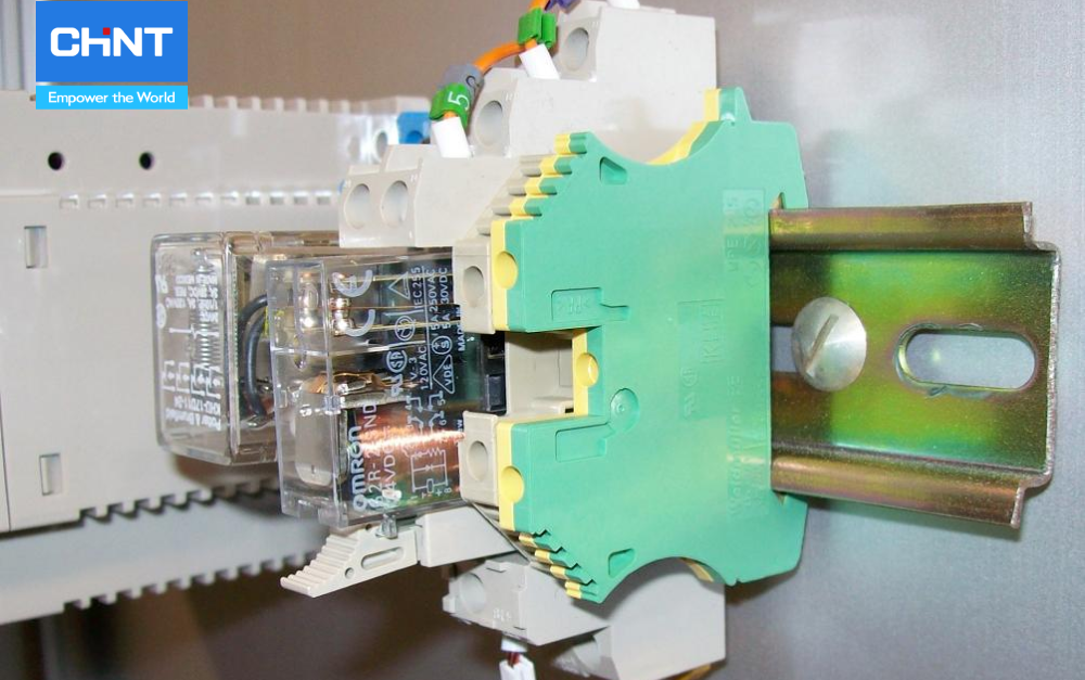 Tổng quan về thanh kim loại DIN Rail trong tủ điện 1 Tổng quan về thanh kim loại din rail trong tủ điện