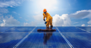 Thực hiện vệ sinh tấm pin mặt trời giúp tăng hiệu quả phát điện