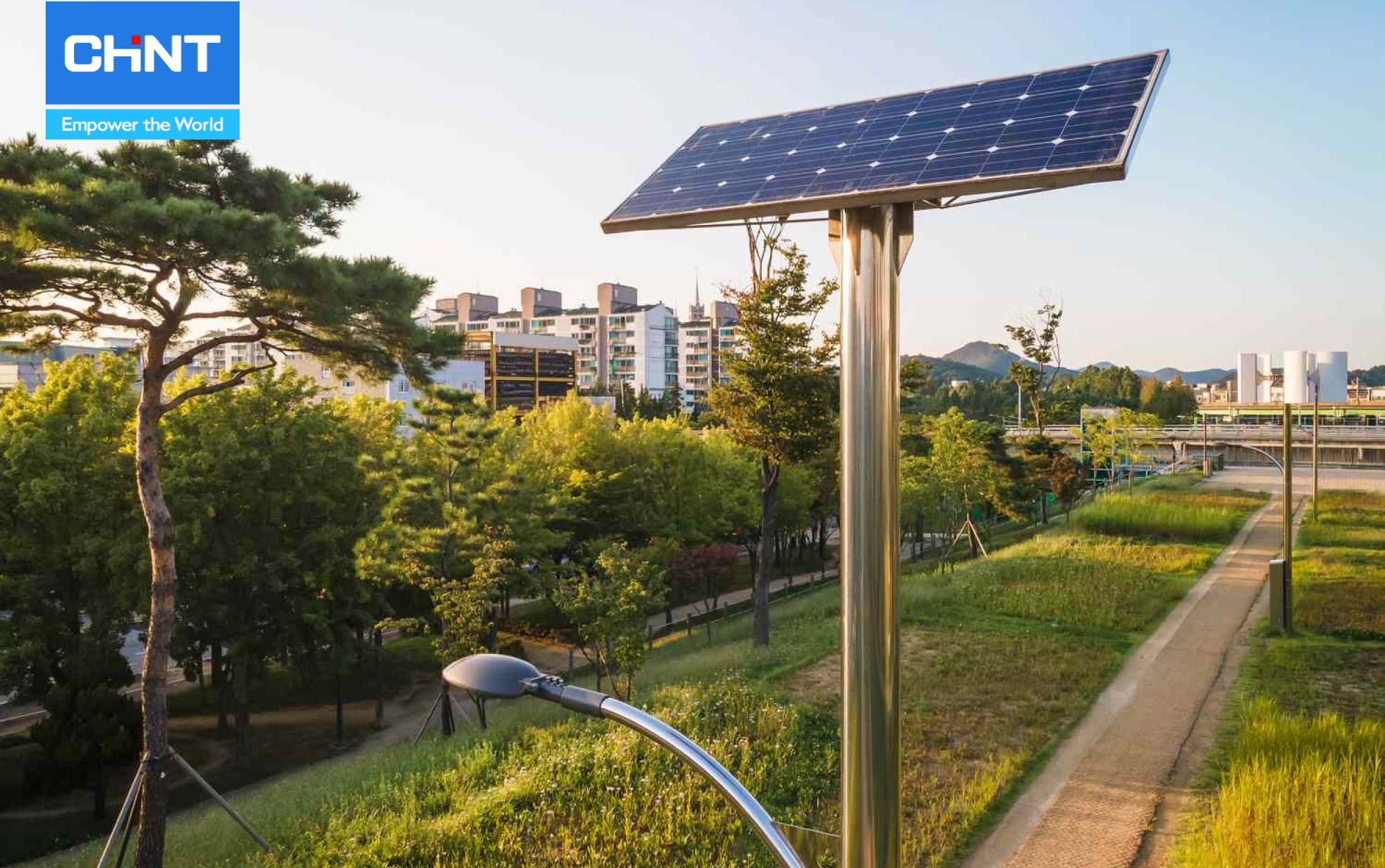 Đèn đường năng lượng mặt trời là giải pháp chiếu sáng được sử dụng nhiều